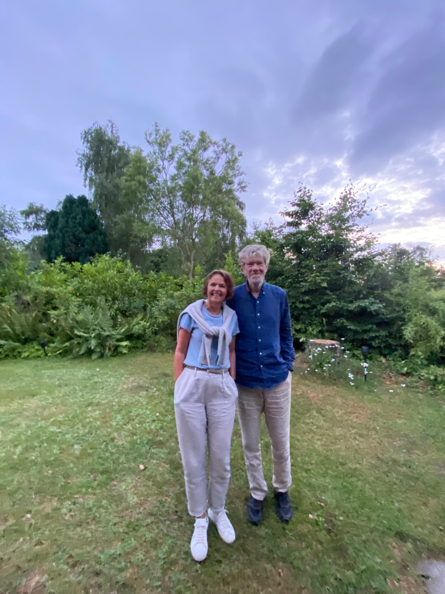 Birgitte og Steen i haven